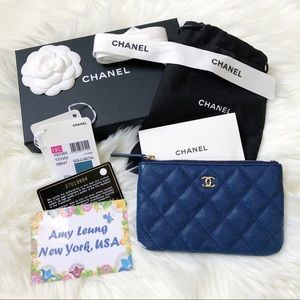 ❌SOLD❌ CHANEL 19C Navy Mini-O Case GHW